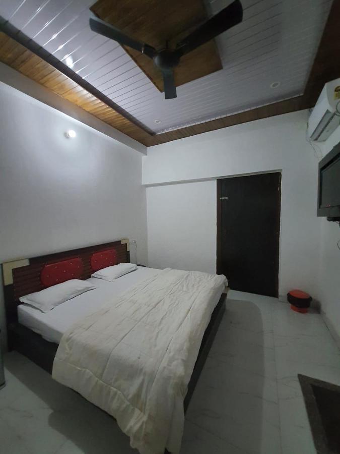 Oyo 83936 Chaudhary Guest House Bulandshahr エクステリア 写真