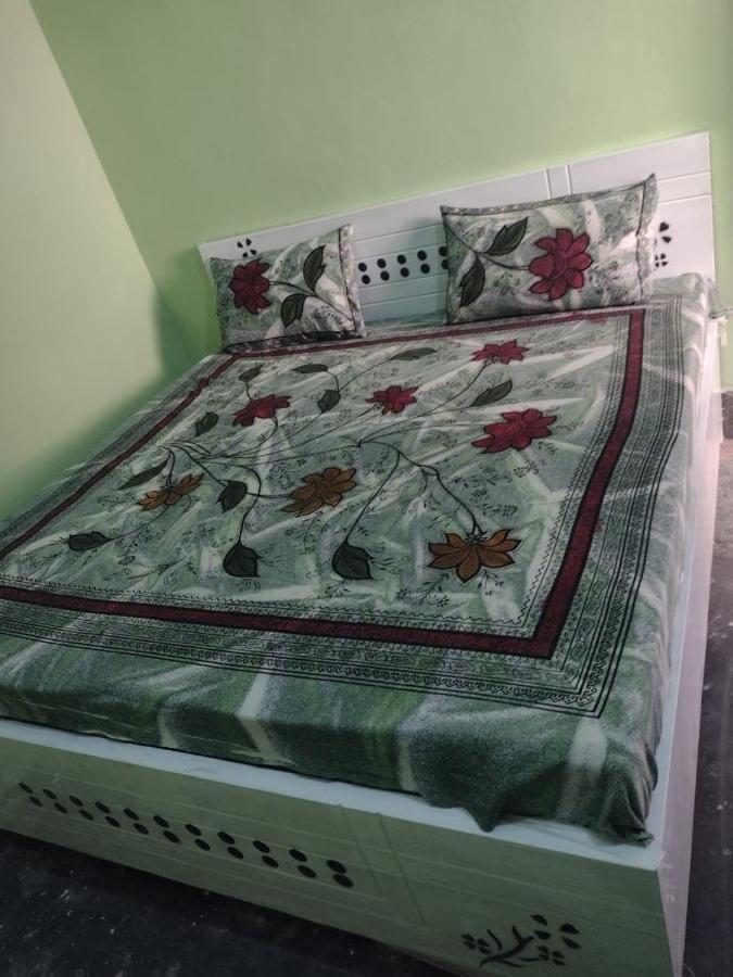 Oyo 83936 Chaudhary Guest House Bulandshahr エクステリア 写真